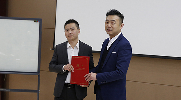 頭條！總經(jīng)理親自頒發(fā)聘書，科恩電器商學(xué)院迎來新校長(zhǎng)！